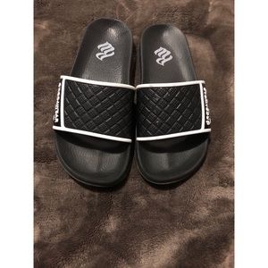 Boys size 4 Rocawear sandals